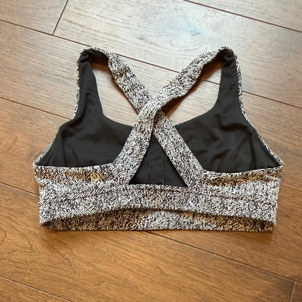 Lululemon Athletica Run on Sports Bra Size 8 C7-023